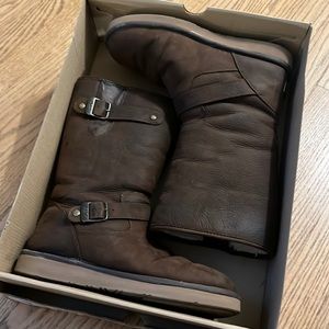 UGG sitter boot